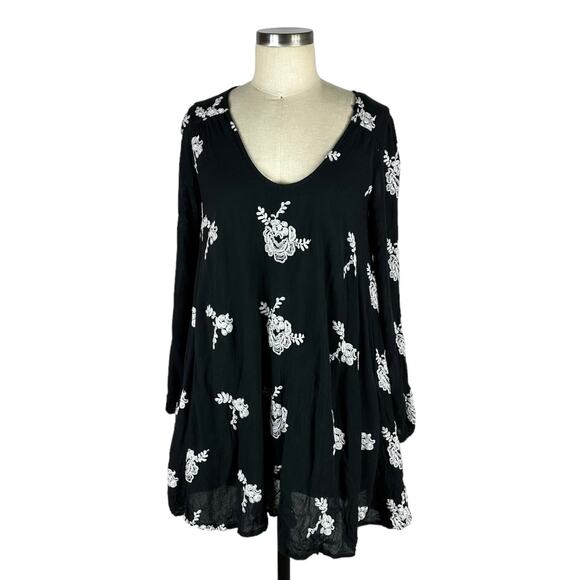 FREE PEOPLE Austin Black White Floral Embroidered Shift Mini Dress Boho Chic - Picture 1 of 7